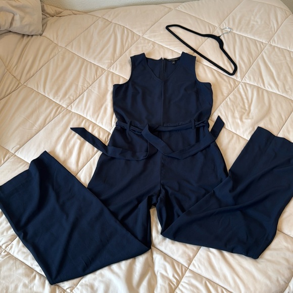 Navy Jumpsuit Banana Republic Size 6. Polyester - Picture 3 of 5